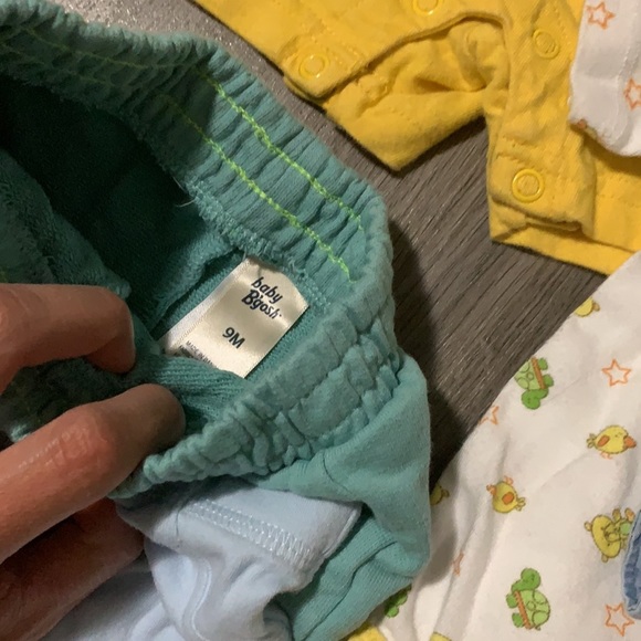 Lot of 6. Boys size 6-9month. - Picture 5 of 5